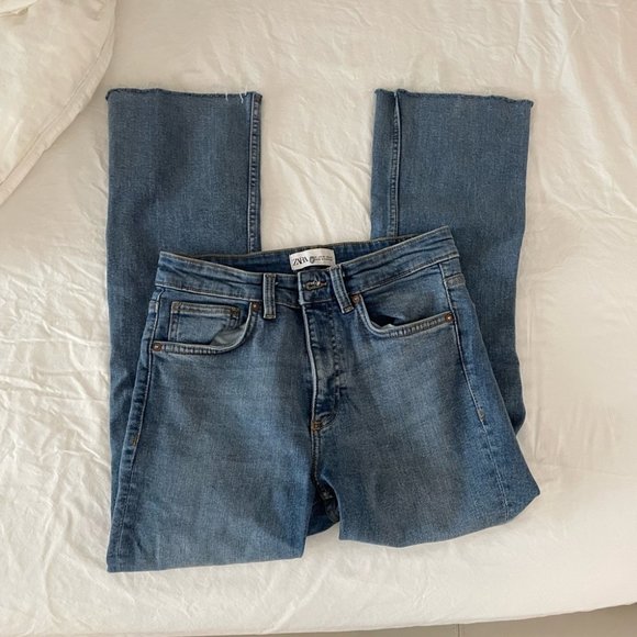 Zara Denim - ZARA straight frayed hem jeans size 6